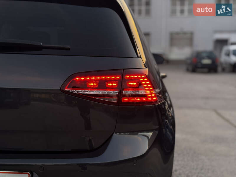 Хэтчбек Volkswagen Golf 2015 в Житомире