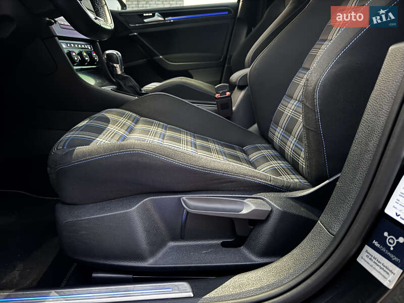 Хэтчбек Volkswagen Golf 2015 в Житомире