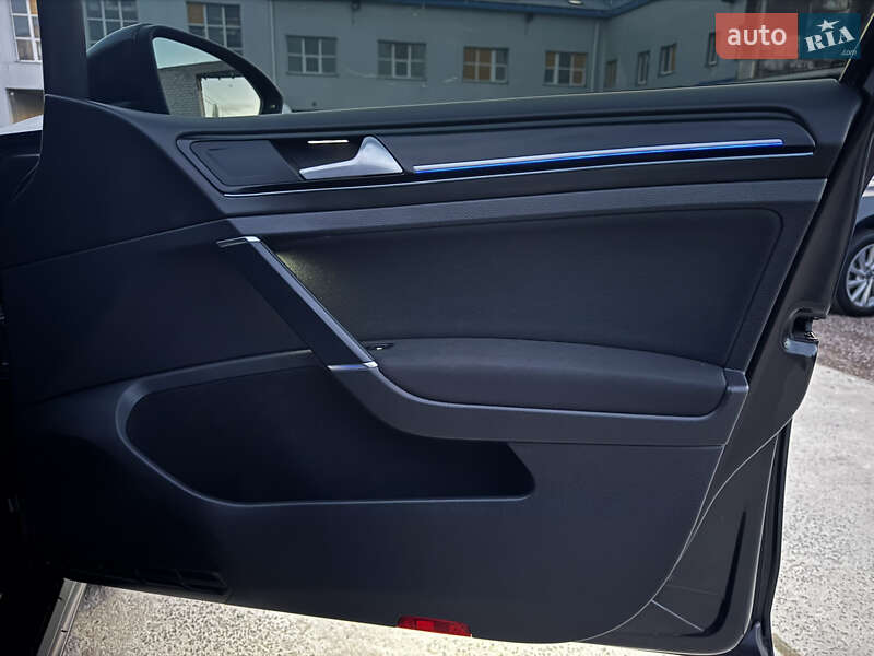 Хэтчбек Volkswagen Golf 2015 в Житомире