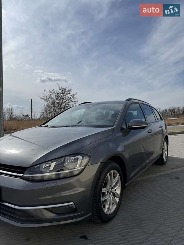 Універсал Volkswagen Golf 2018 в Львові
