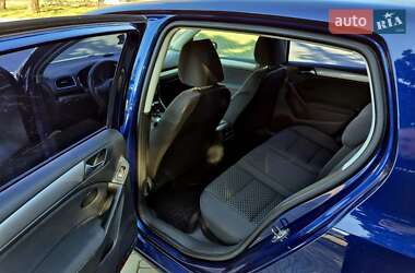 Хэтчбек Volkswagen Golf 2010 в 