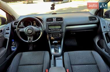 Хэтчбек Volkswagen Golf 2010 в 