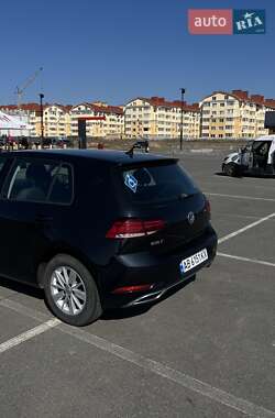 Хетчбек Volkswagen Golf 2018 в 