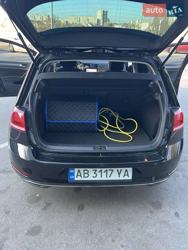 Хетчбек Volkswagen Golf 2020 в Вінниці