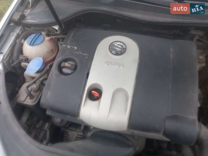 Хэтчбек Volkswagen Golf 2004 в Новом Буге