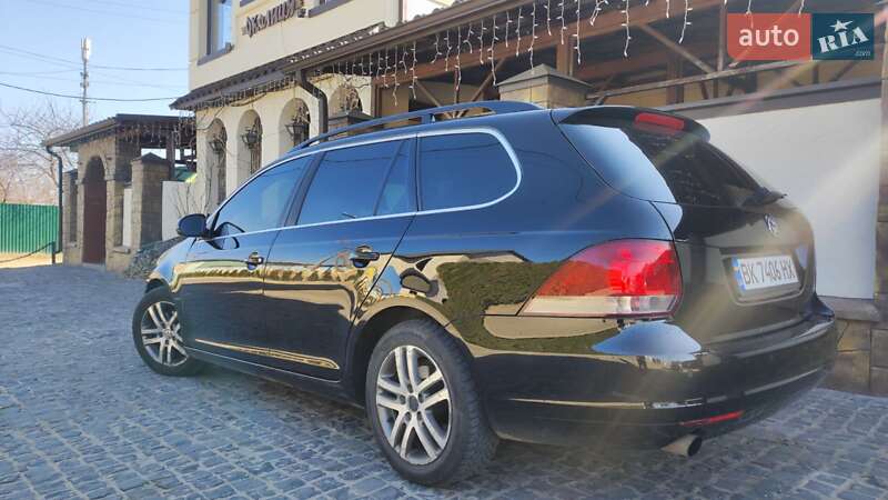 Універсал Volkswagen Golf 2012 в Вараші