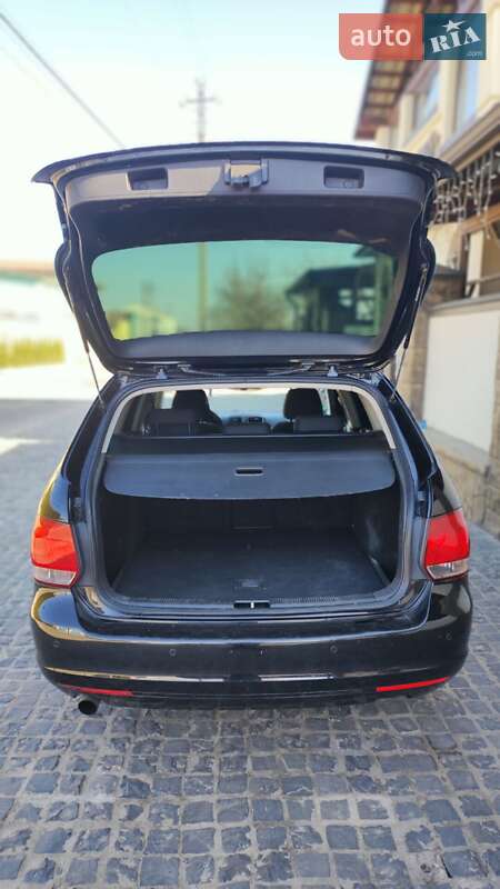 Універсал Volkswagen Golf 2012 в Вараші