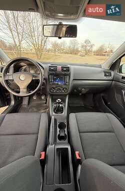 Хетчбек Volkswagen Golf 2006 в Новомиколаївці