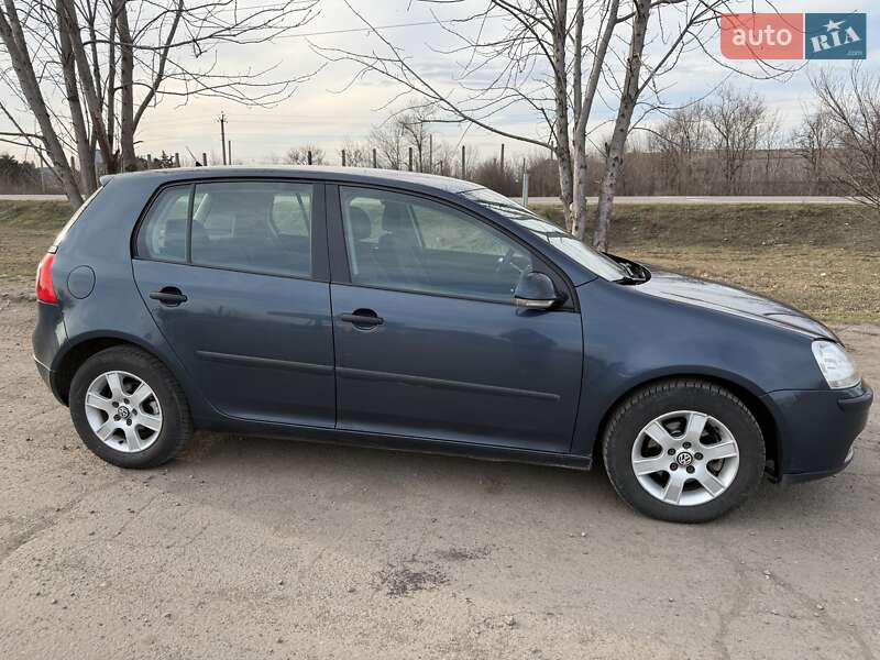 Хэтчбек Volkswagen Golf 2006 в Новониколаевке
