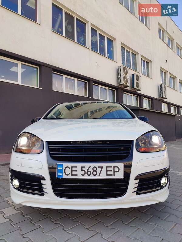 Хэтчбек Volkswagen Golf 2008 в Черновцах
