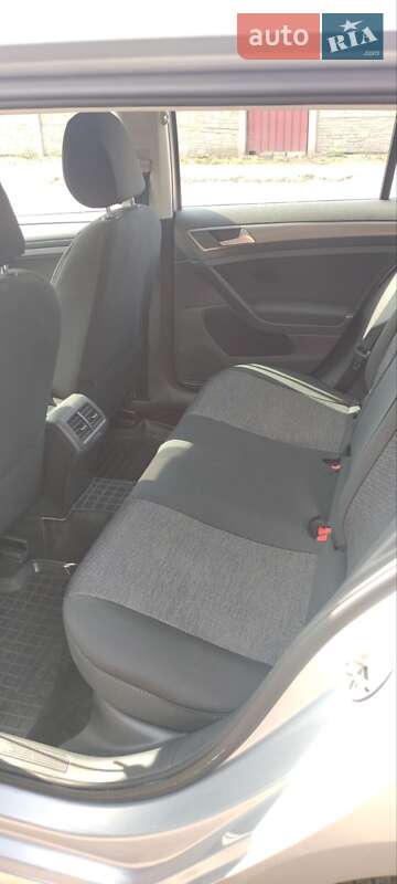 Универсал Volkswagen Golf 2015 в Овруче