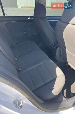 Універсал Volkswagen Golf 2010 в 