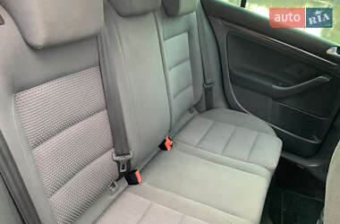 Хетчбек Volkswagen Golf 2008 в 