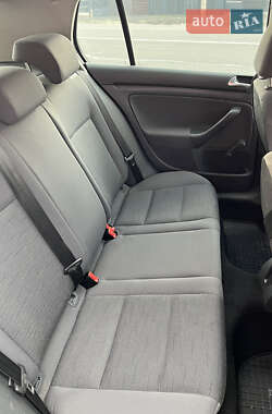 Хэтчбек Volkswagen Golf 2006 в 