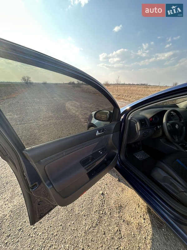 Хэтчбек Volkswagen Golf 2006 в Белзе