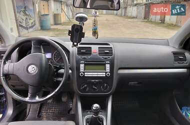Хетчбек Volkswagen Golf 2006 в 