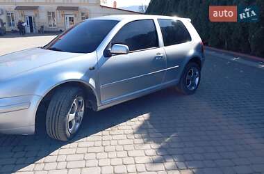 Хэтчбек Volkswagen Golf 2001 в 