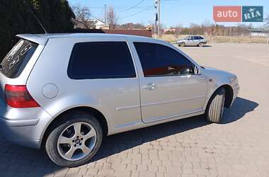 Хэтчбек Volkswagen Golf 2001 в 