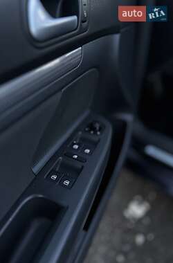 Хэтчбек Volkswagen Golf 2008 в 