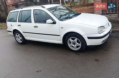 Хэтчбек Volkswagen Golf 2001 в 