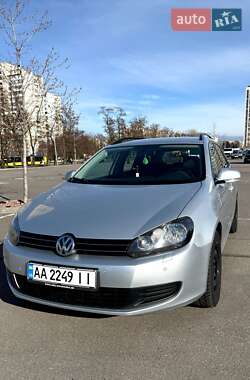 Універсал Volkswagen Golf 2010 в 