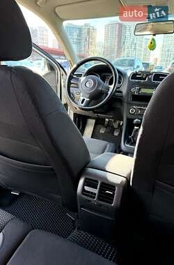 Універсал Volkswagen Golf 2010 в 