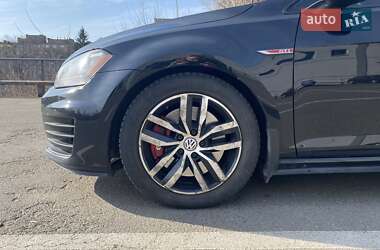 Хетчбек Volkswagen Golf 2016 в 
