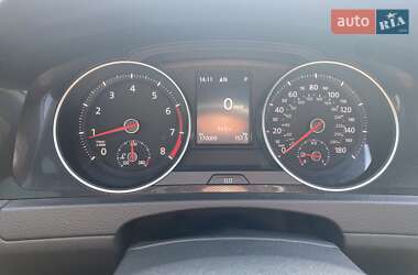 Хетчбек Volkswagen Golf 2016 в 
