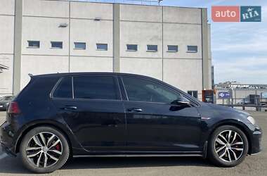 Хетчбек Volkswagen Golf 2016 в 