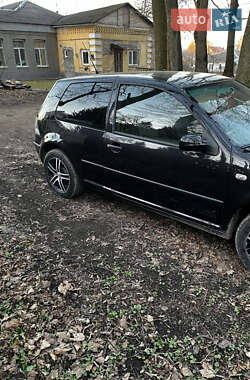 Хэтчбек Volkswagen Golf 2000 в 