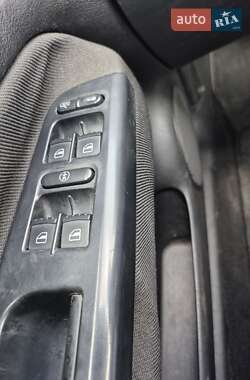 Хэтчбек Volkswagen Golf 2001 в 