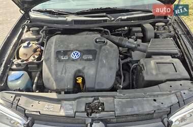 Хэтчбек Volkswagen Golf 2001 в 