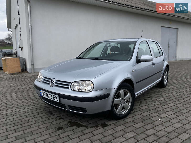 Хэтчбек Volkswagen Golf 2001 в 