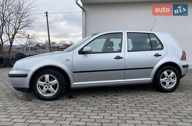 Хэтчбек Volkswagen Golf 2001 в 