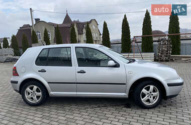 Хэтчбек Volkswagen Golf 2001 в 