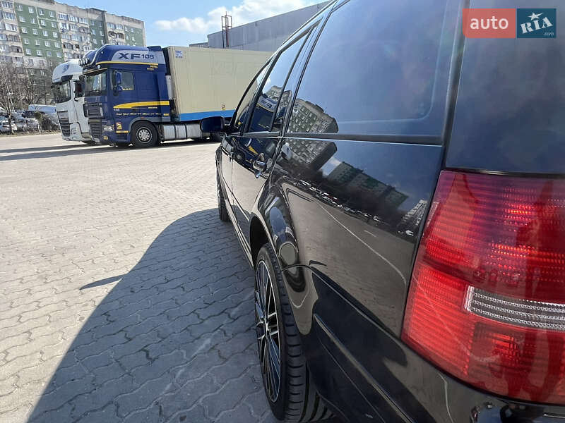 Універсал Volkswagen Golf 2003 в Львові
