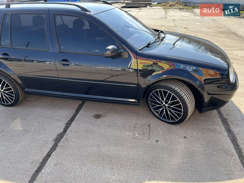 Універсал Volkswagen Golf 2003 в Львові