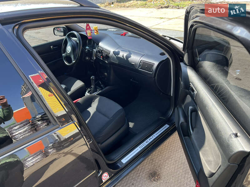 Універсал Volkswagen Golf 2003 в Львові
