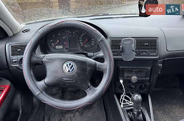Хетчбек Volkswagen Golf 2001 в 