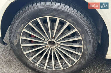 Хетчбек Volkswagen Golf 2001 в 