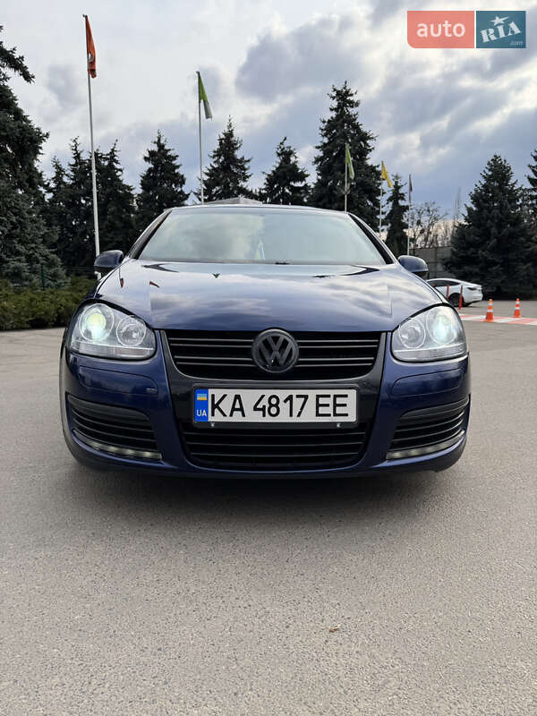 Хетчбек Volkswagen Golf 2006 в Києві
