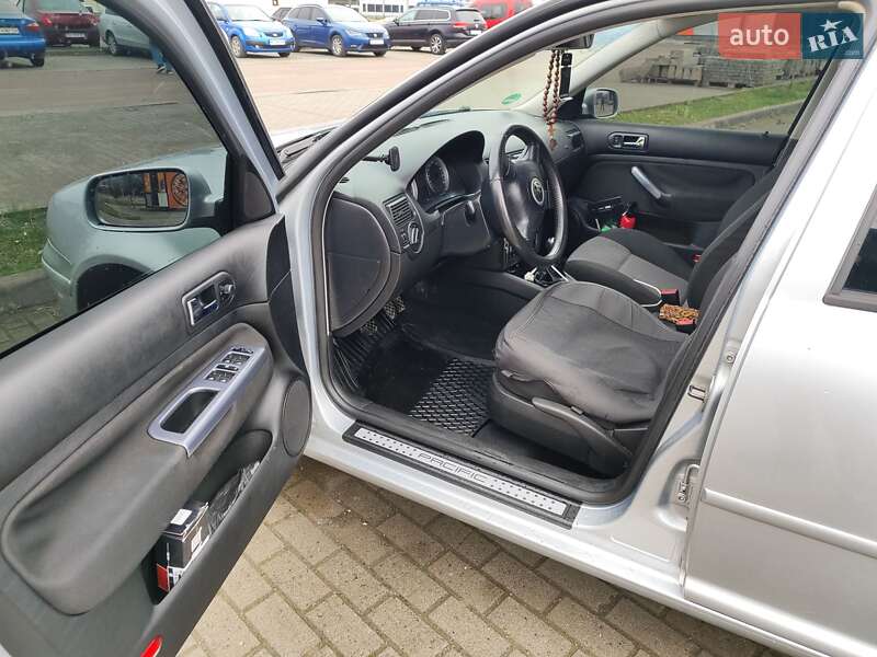Універсал Volkswagen Golf 2003 в Хусті