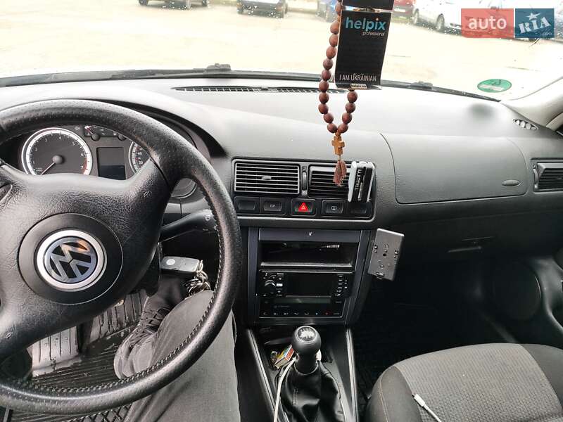 Універсал Volkswagen Golf 2003 в Хусті