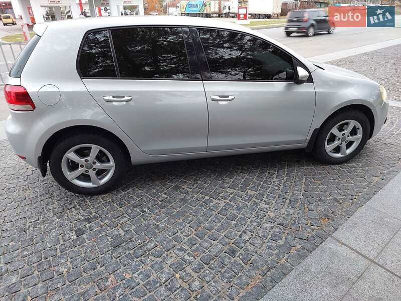 Хэтчбек Volkswagen Golf 2011 в Днепре