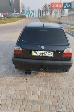 Хэтчбек Volkswagen Golf 1994 в 