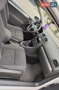 Хэтчбек Volkswagen Golf 2009 в 