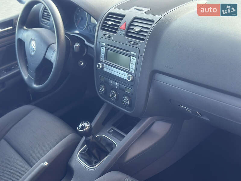 Хетчбек Volkswagen Golf 2008 в Житомирі