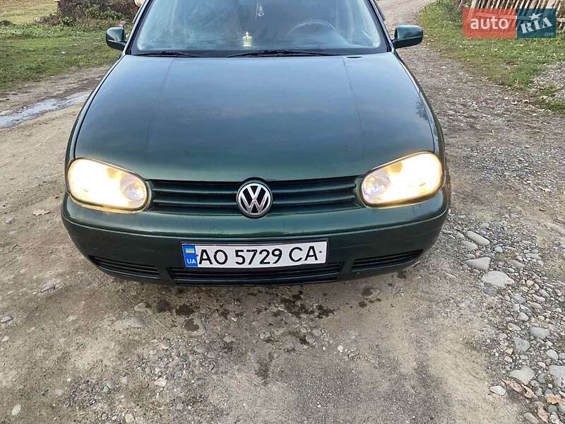 Хэтчбек Volkswagen Golf 1998 в Хусте