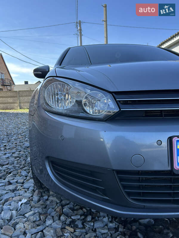 Хетчбек Volkswagen Golf 2009 в Луцьку