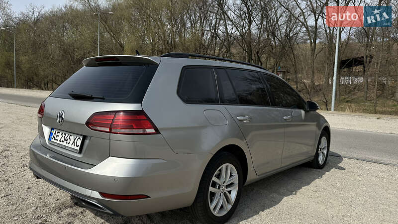 Універсал Volkswagen Golf 2018 в Дніпрі